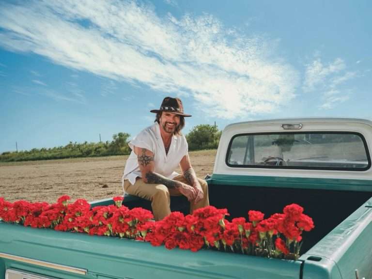 Juanes sorprende con videoclip filmado en cámara original de 1965