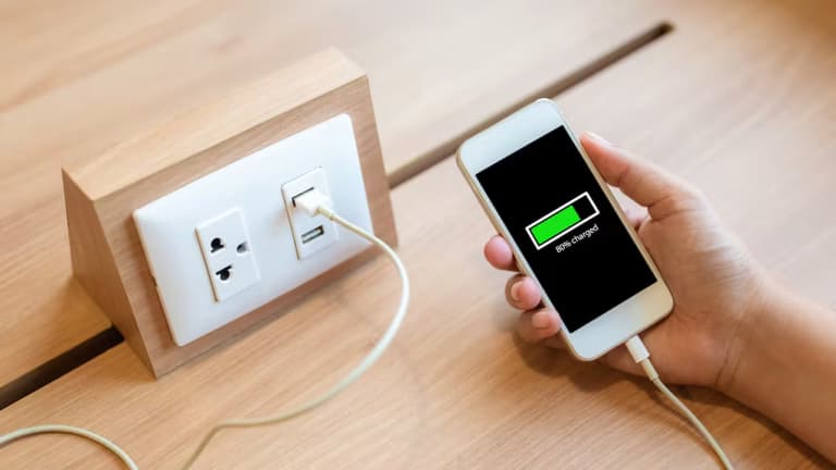 ¿Cuál es la manera correcta de cargar tu celular? Te contamos