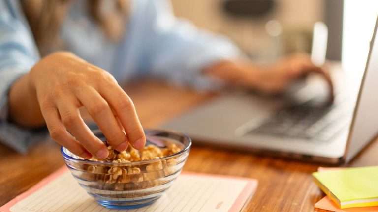 Nueces reducen riesgo de infarto, ¿cuánto debo consumir al día?
