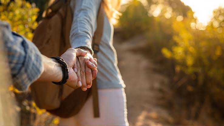 Cinco claves psicológicas para despertar ‘interés genuino’ en alguien
