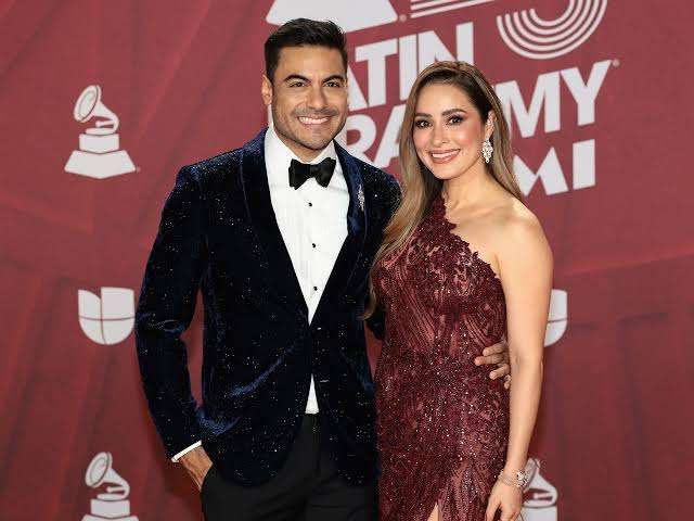 Esposa de Carlos Rivera revela cuántos meses tiene de embarazo