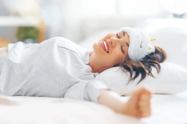 La ciencia afirma que dormir bien rejuvenece la piel más que cualquier crema