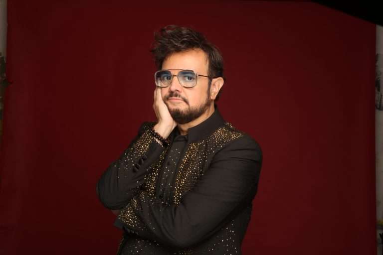 Aleks Syntek publica foto sin peluquín, se arrepiente y la borra: pero ¡la tenemos!
